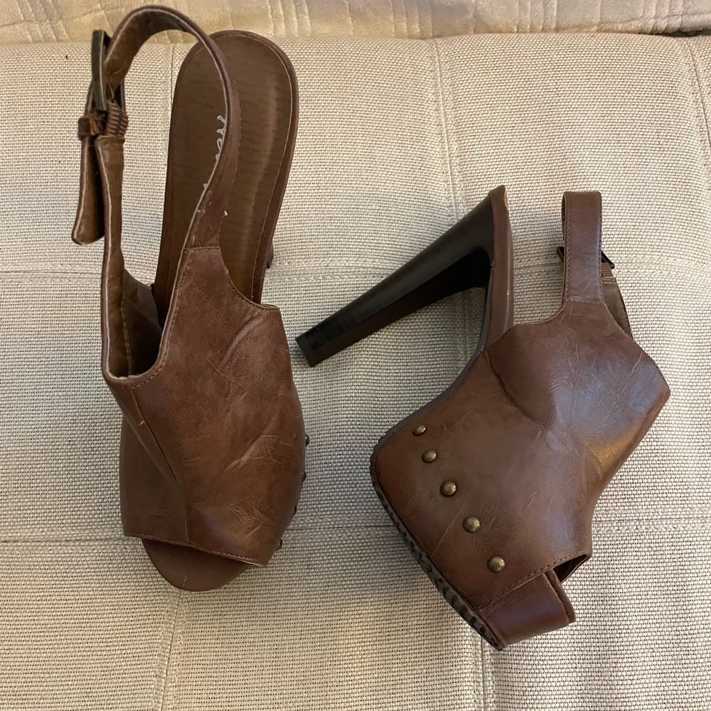 Brown platform high heel